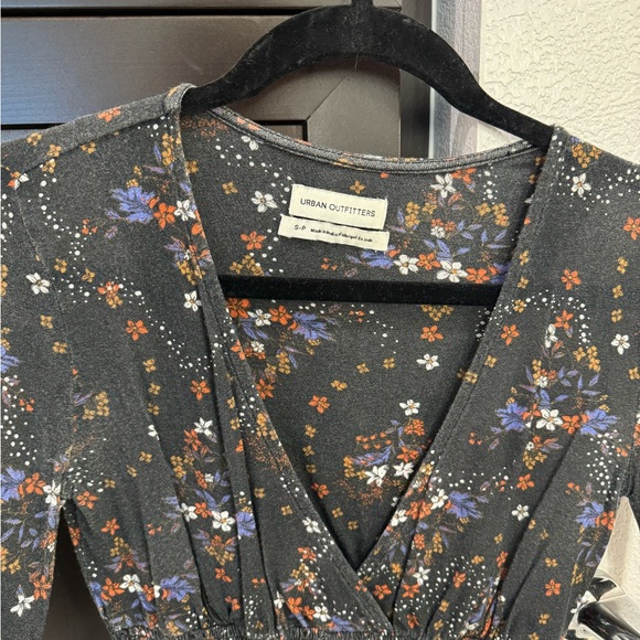 Urban Outfitters Floral Long Sleeve V Neck - Picture 7 of 9